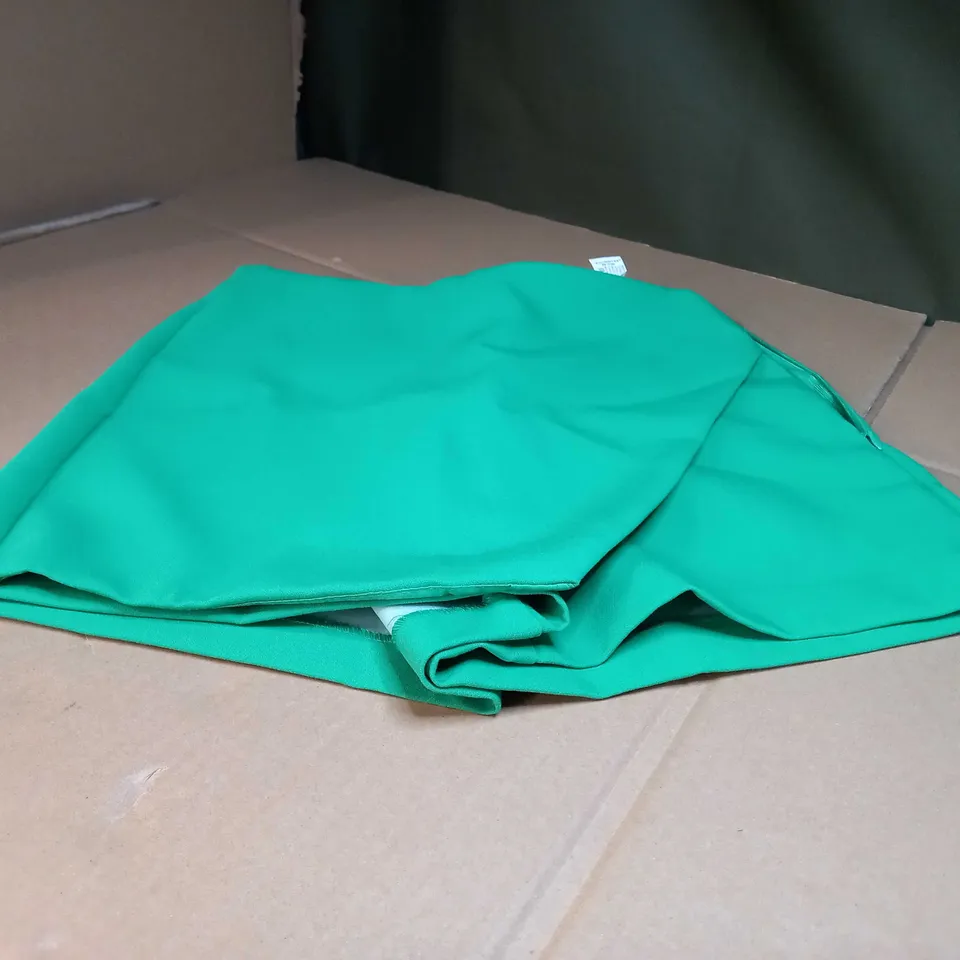 ZARA GARDEN GREEN SUIT STYLE SHORTS - SMALL