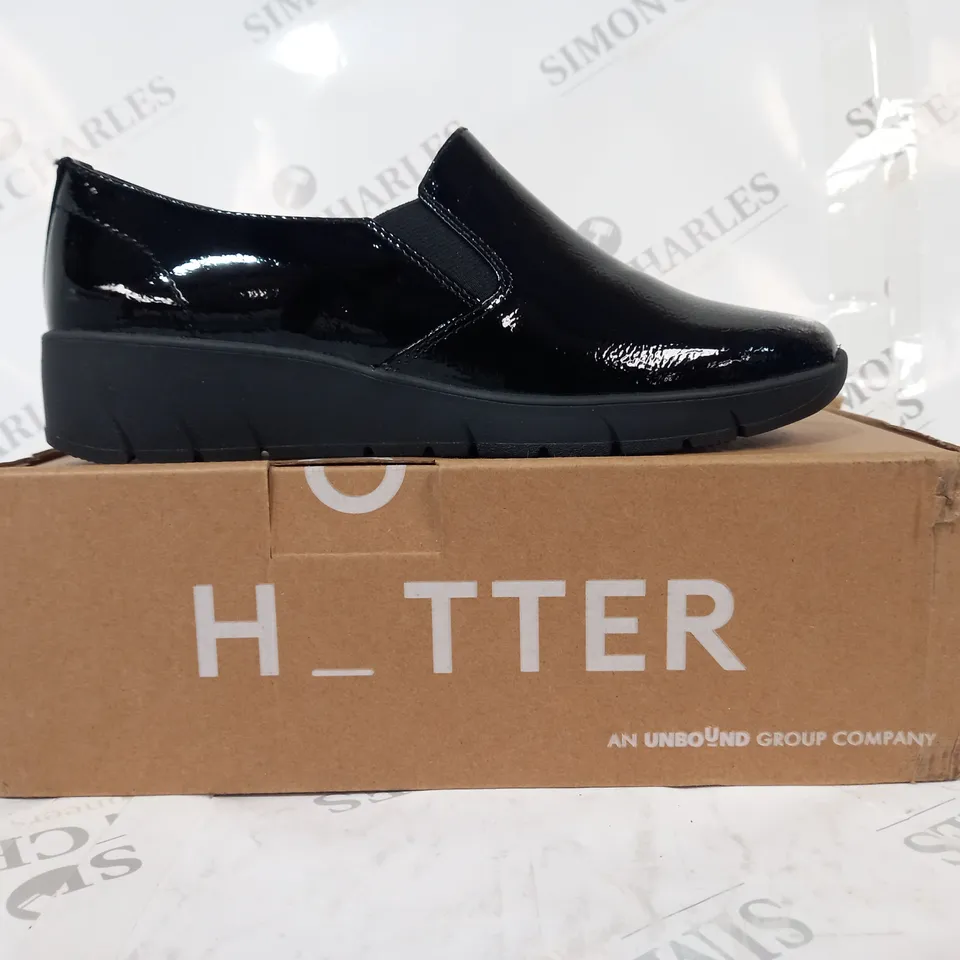 BOXED PAIR OF HOTTER SLIP-ON SHOES IN GLOSSY BLACK UK SIZE 6