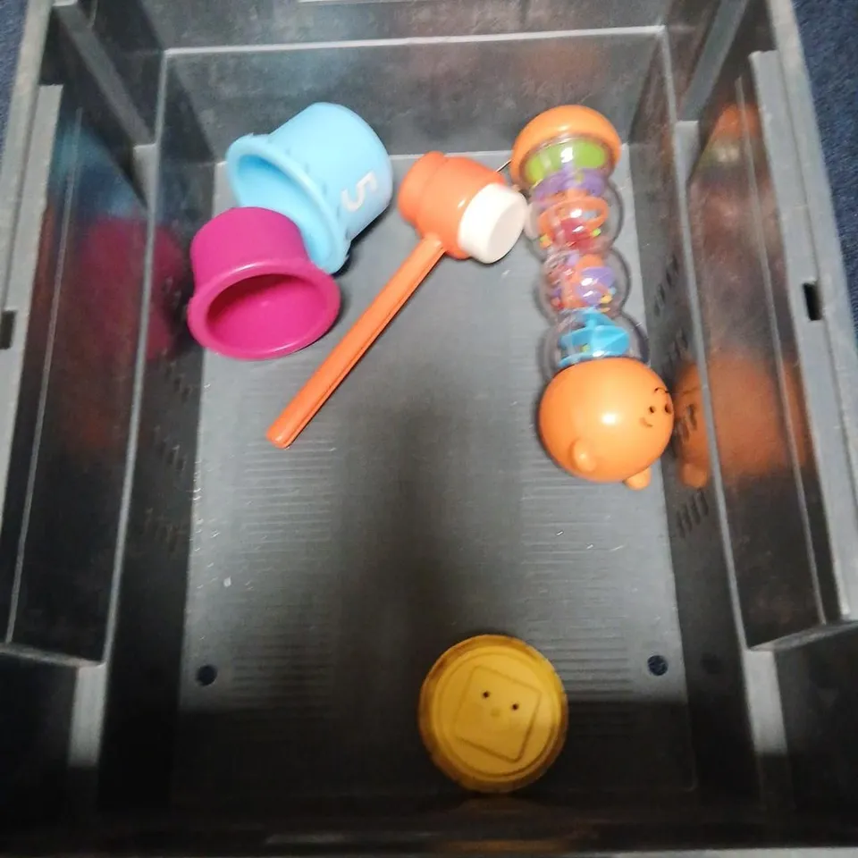LARGE QUANTITY OF ASSORTED TOYS AND ACCESSORIES TO INCLUDE; STACKING TUBS, MODEL CARS AND JUNIOR KIDPAD