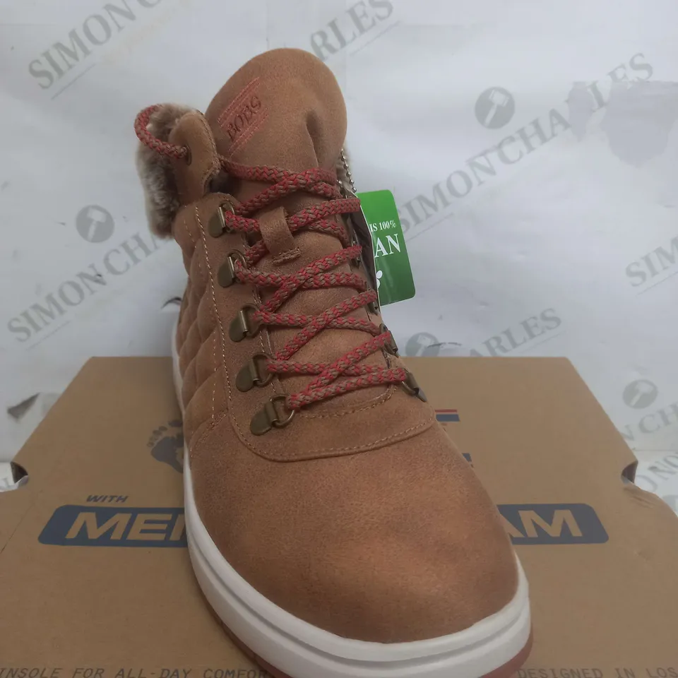 BOXED PAIR OF SKECHERS BOBS SKIPPER WAVE DIAMOND QUILTS BOOTS IN CHESTNUT UK SIZE 6