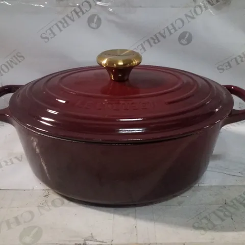 BOXED LE CREUSET SIGNATURE CAST IRON OVAL CASSEROLE 27CM/4.1L