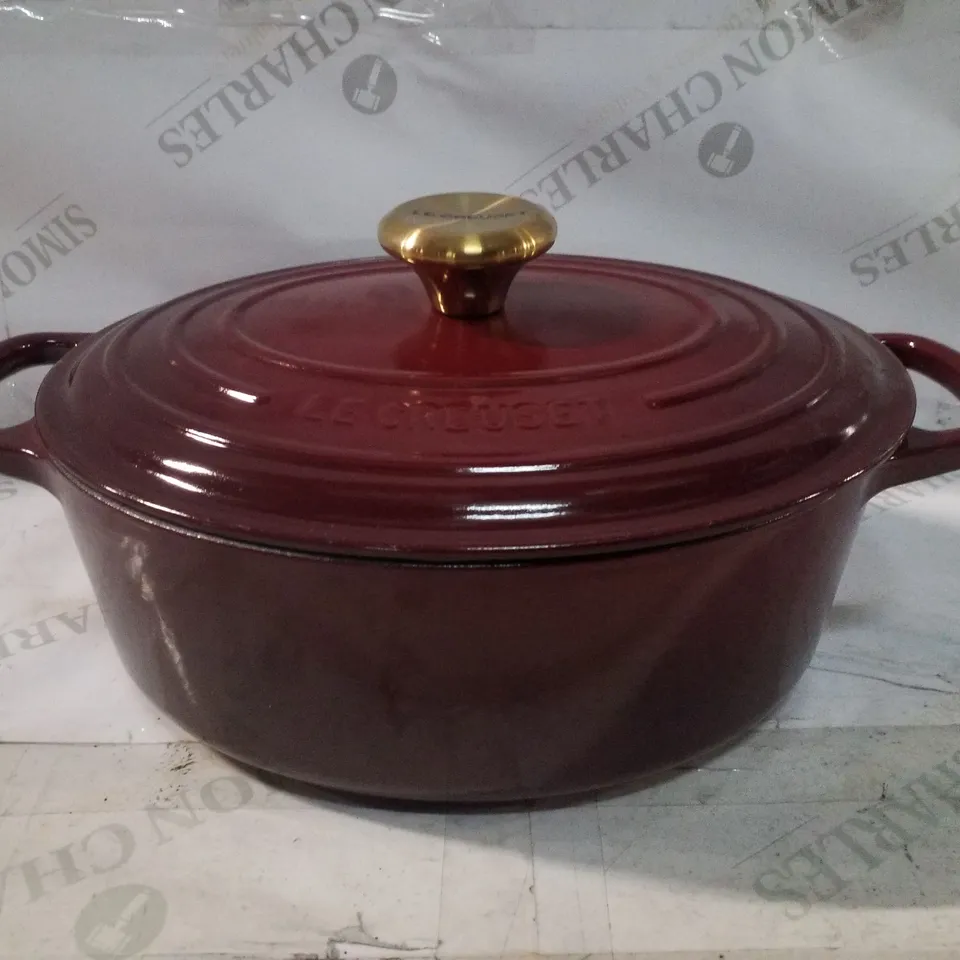 BOXED LE CREUSET SIGNATURE CAST IRON OVAL CASSEROLE 27CM/4.1L