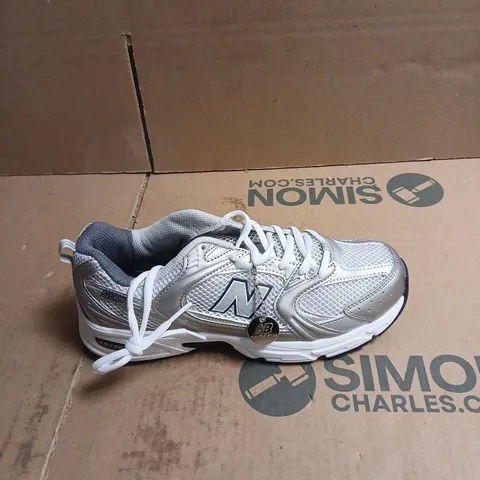 NEW BALANCE MEN'S TRAINERS – GREY/SILVER UK 7 BOXED