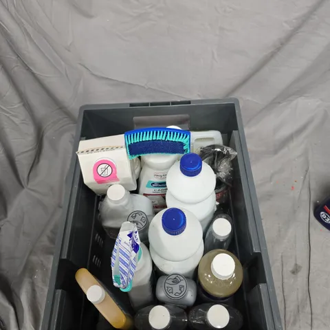 BOX OF APPROXIMATELY 10 LIQUID ITEMS TO INCLUDE: WOOD GLUE AND STAIN REMOVER