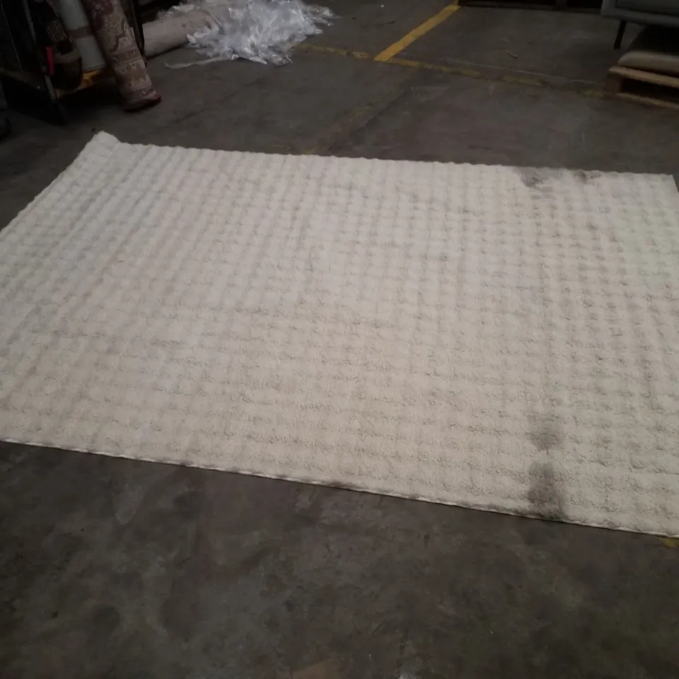 QUALITY DESIGNER AREA RUG - APPROXIMATELY 200×285CM