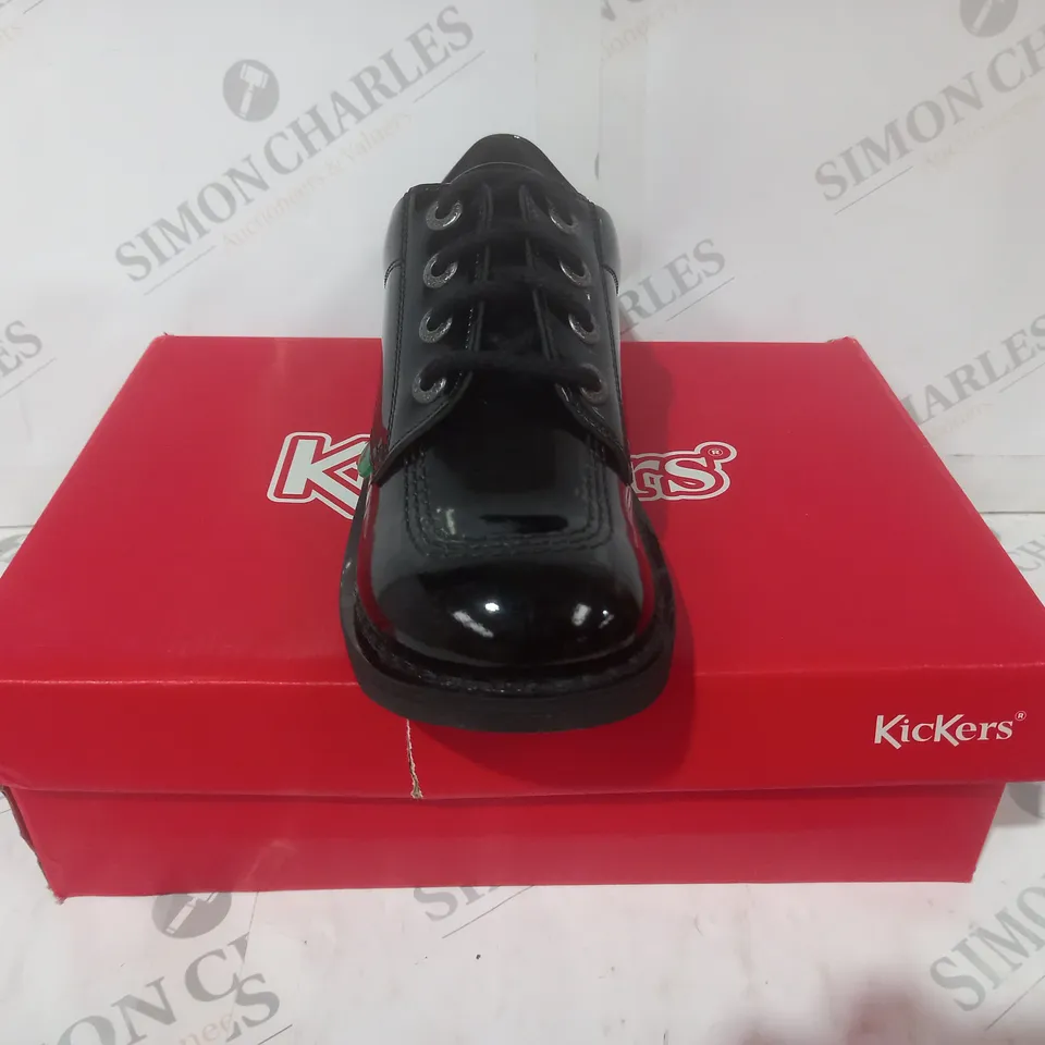 BOXED PAIR OF KICKERS SHOES IN GLOSSY BLACK EU SIZE 38