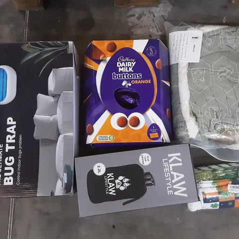 PALLET OF ASSORTED HOMEWARE ITEMS TO INCLUDE BUG TRAPS, CHOCOLATE, WATER BOTTLES ETC