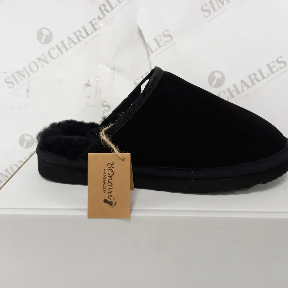 BOXED BONOVA SHEEPSKIN SLIPPERS BLACK - SIZE 9