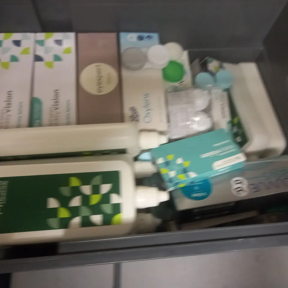 LOT OF ASSORTED EYE CARE ITEMS TO INCLUDE FRESHCARE, ACUVUE AND EVERCLEAR