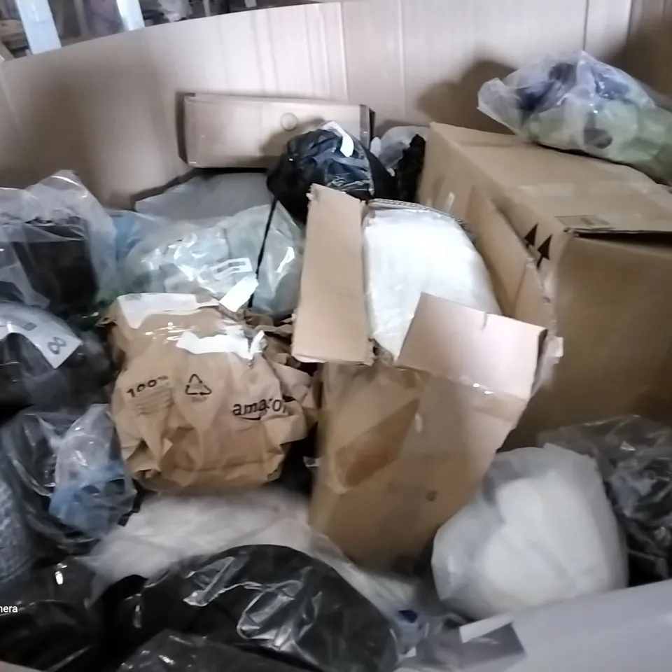 PALLET OF ASSORTED ITEMS INCLUDING INFINITE DONUT PILLOW, FIXKIT EXPANDABLE HOSE, REEHUT KNEEL MAT, INFINITE NECK PILLOW, KOLBRAY, FLEXI HOSE