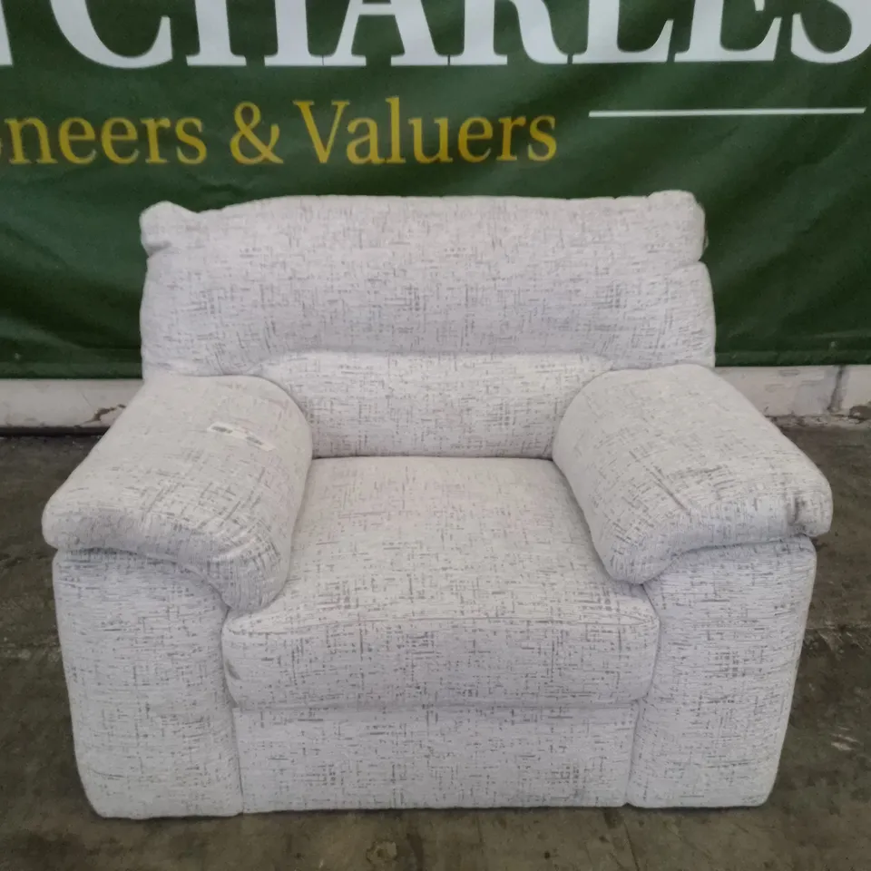 QUALITY DESIGNER ARMCHAIR - WHITE FABRIC 