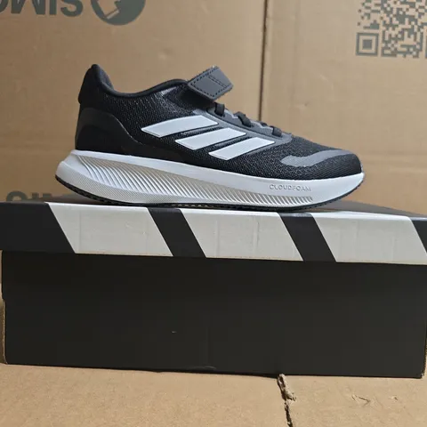 BOXED PAIR OF ADIDAS RUNFALCON 5 KID'S TRAINERS IN BLACK/WHITE SIZE