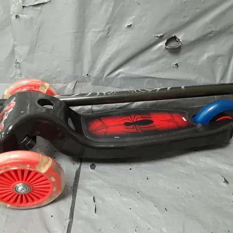 SPIDERMAN TILT N TURN - LIGHT UP WHEELS