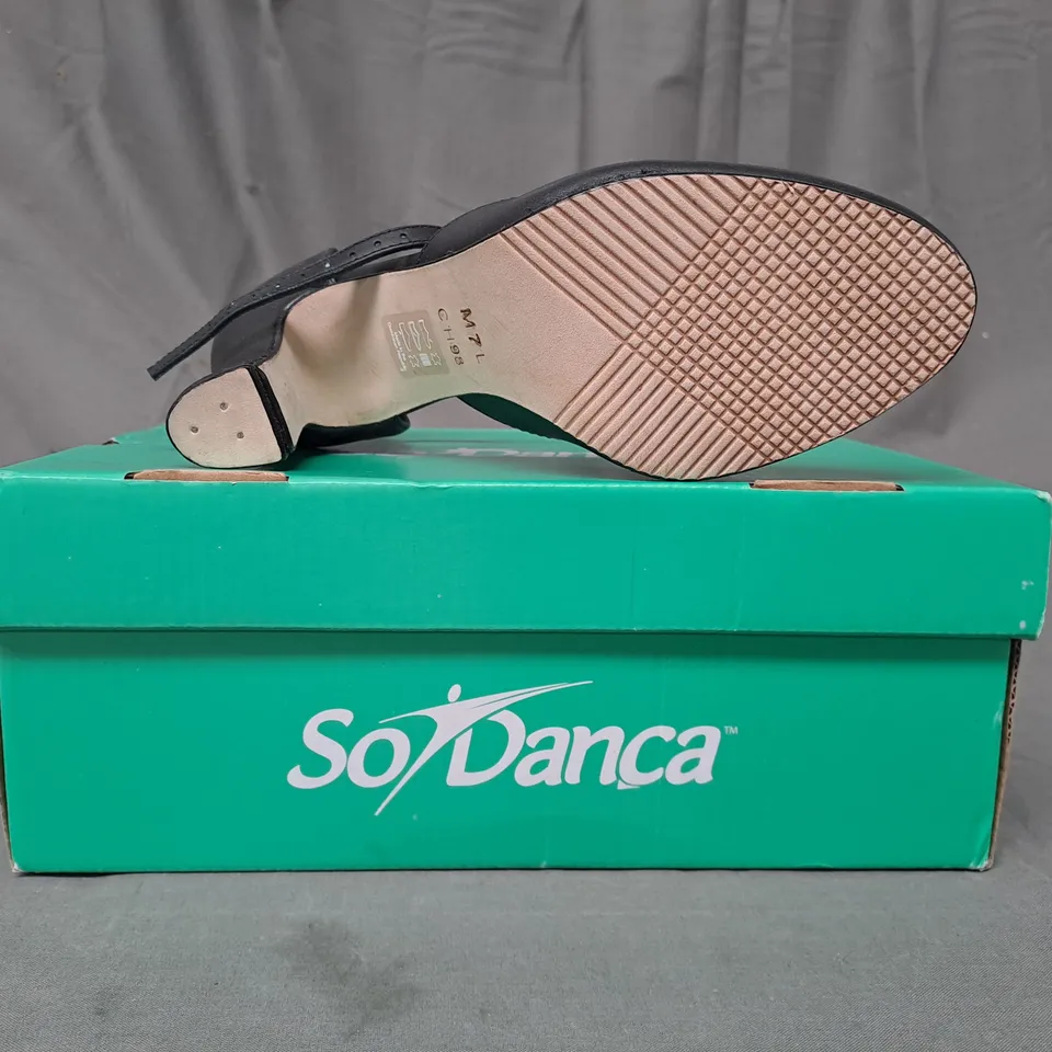 BOXED PAIR OF SO DANCA CLOSED TOE HEELED SHOES IN BLACK UK SIZE 4