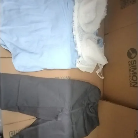 PALLET CONTAINING APPROXIMATELY 140 BRAND NEW DESIGNER WOMEN'S CLOTHES WHICH INCLUDE; JD WILLIAMS BRAS, DRESSES, LEGGINGS ETC