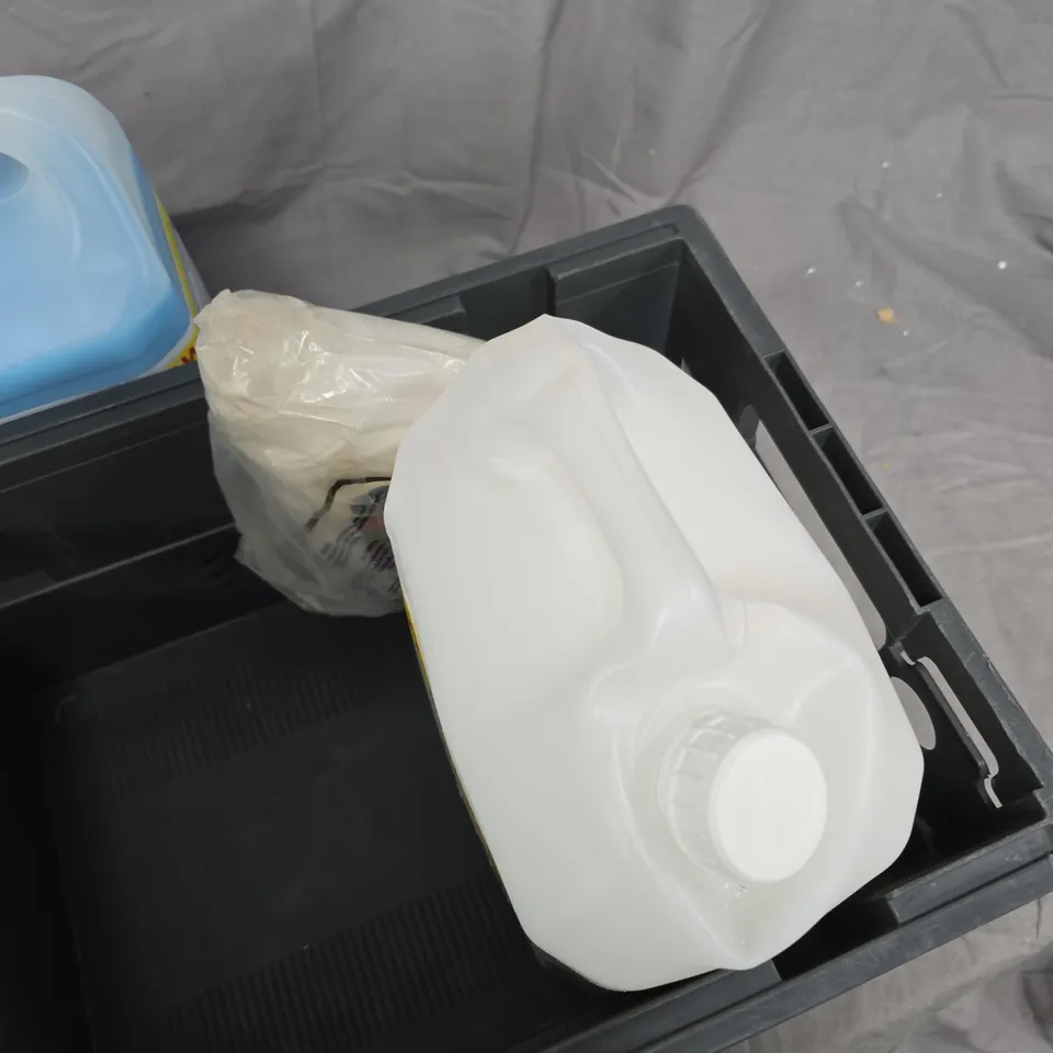 BOX OF 4 ASSORTED LIQUID ITEMS TO INCLUDE: COMFORT FABRIC CONDITIONER AND WASHING UP LIQUID