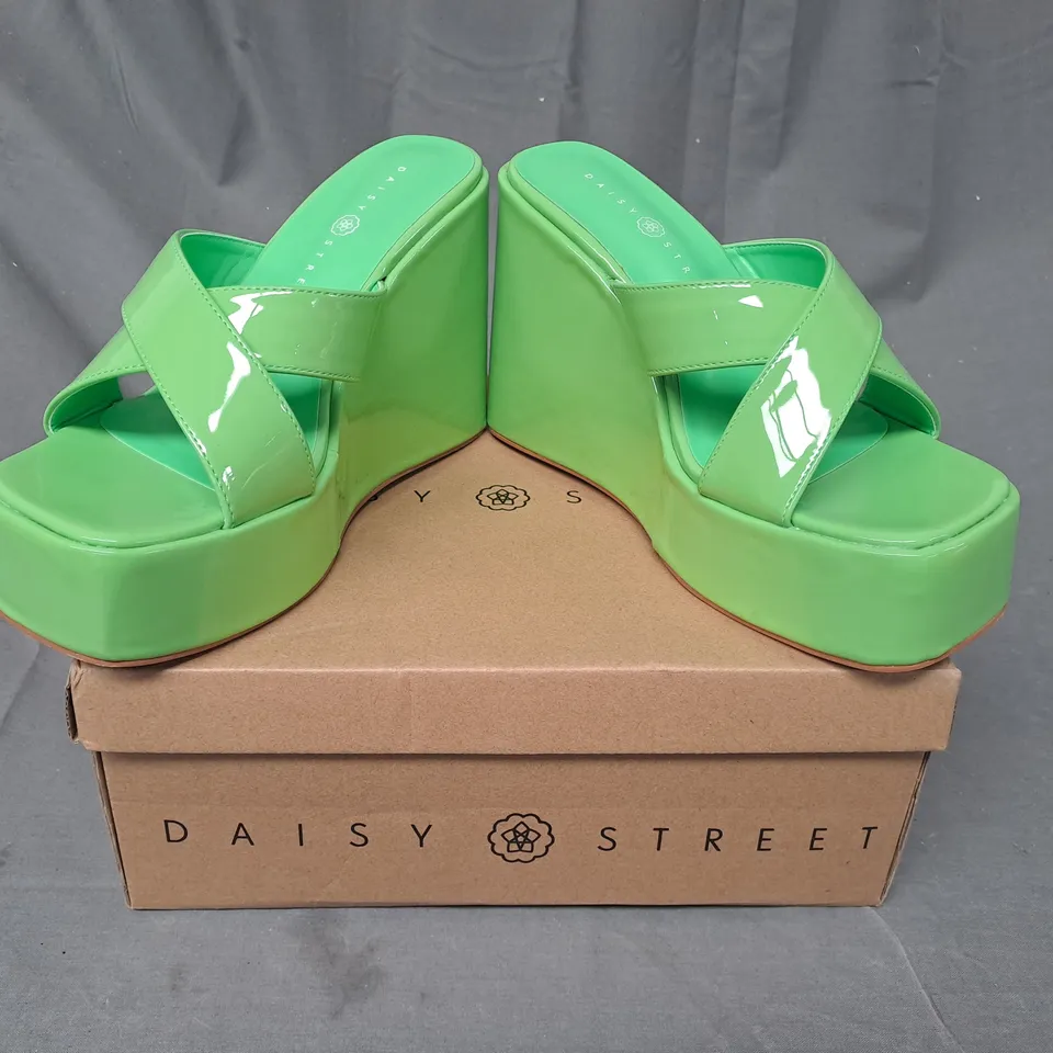 BOXED PAIR OF DAISY STREET WEDGE CROSSOVER MULES IN GREEN UK SIZE 6