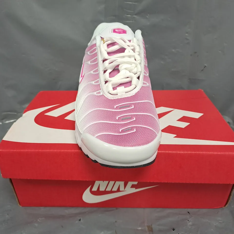 BOXED PAIR OF NIKE TN AIR SHOES IN PINK/WHITE SIZE UK 6