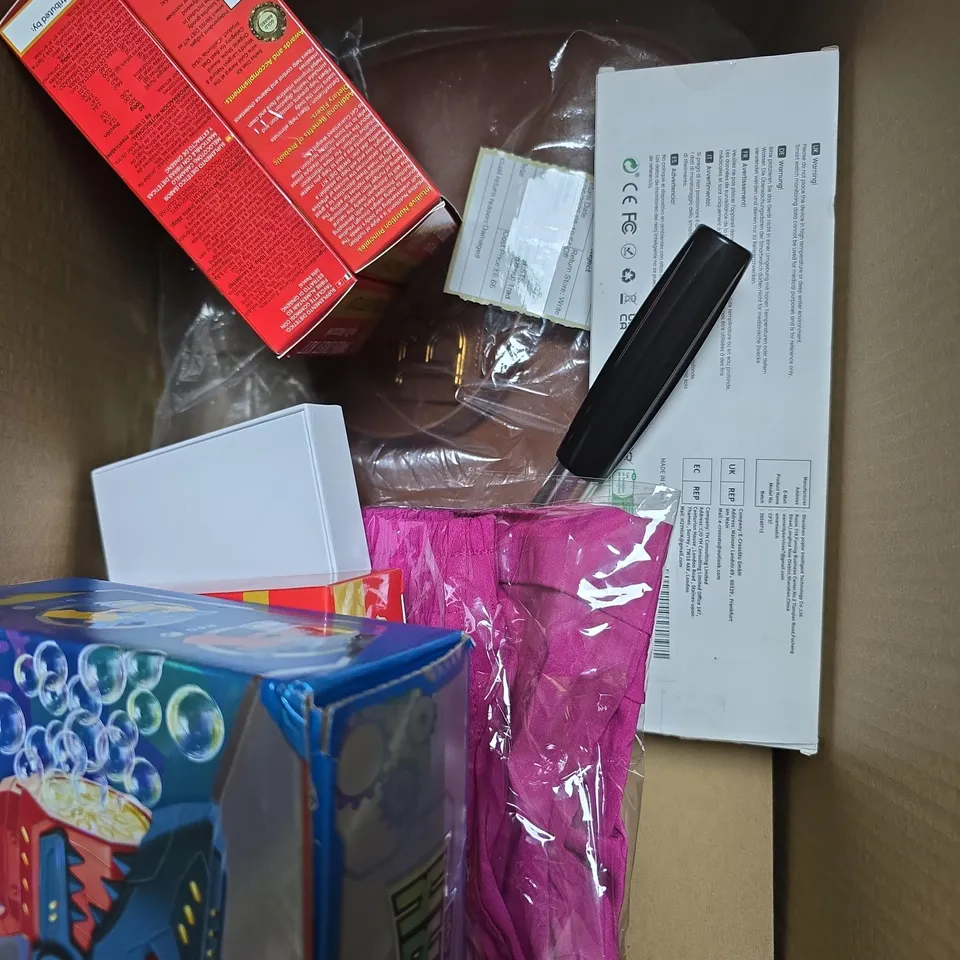 BOX OF APPROX 12 ASSORTED HOUSEHOLD ITEMS TO INCLUDE LED DISPLAY FAN, DETANGLER HAIR BRUSH, DOUBLE HEAD SHAVER, ETC 