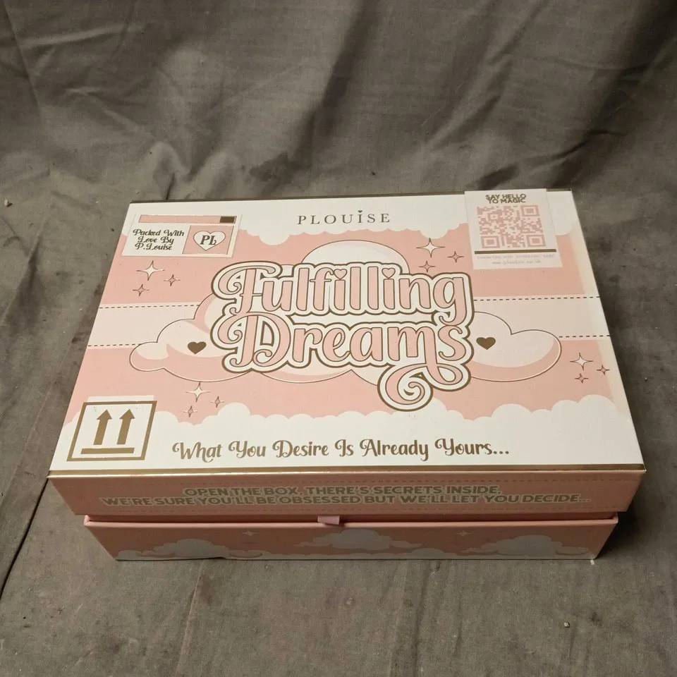 PLOUISE FULFILLING DREAMS 4 ITEM GIFT SET, BOXED. ITEM HAS CRACKED MIRROR.