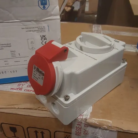 BOXED BALS WALL MOUNTING SOCKET OUTLET