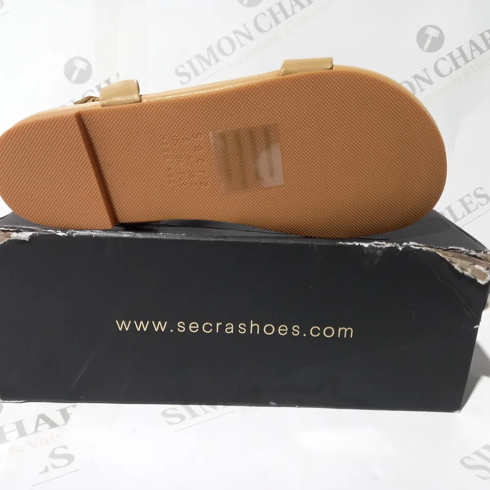 BOXED PAIR OF SÉCRA OPEN TOE SANDALS IN TAN UK SIZE 6