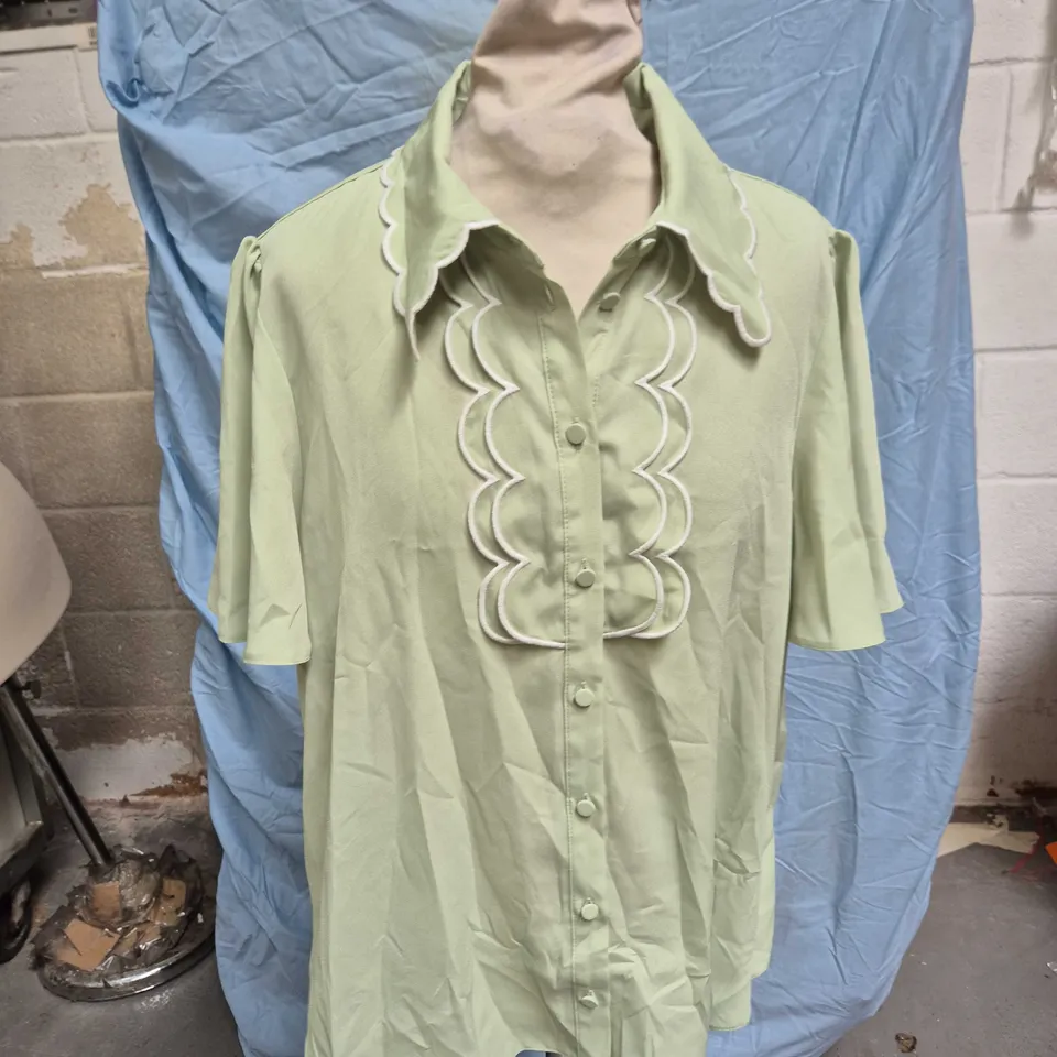RIVER ISLAND STUDIO BLOUSE – PALE GREEN WITH WHITE SCALLOPED TRIM, UK 16