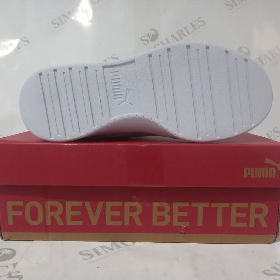 BOXED PAIR OF PUMA CAVEN JR SHOES IN WHITE UK SIZE 4