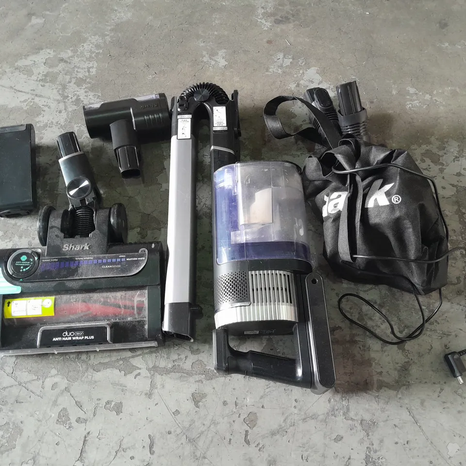 SHARK STRATOS CORDLESS STICK VACUUM WITH ANTI HAIR-WRAP POWERFINS TECHNOLOGY AND FLEXOLOGY  TRUE PET BRUSH 120 MINS