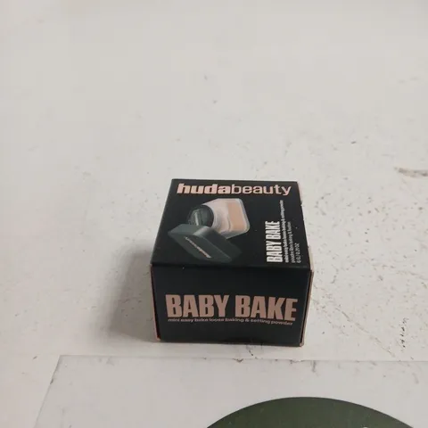 HUDA BEAUTY BABY BAKE MINI LOOSE SETTING POWDER – BOXED