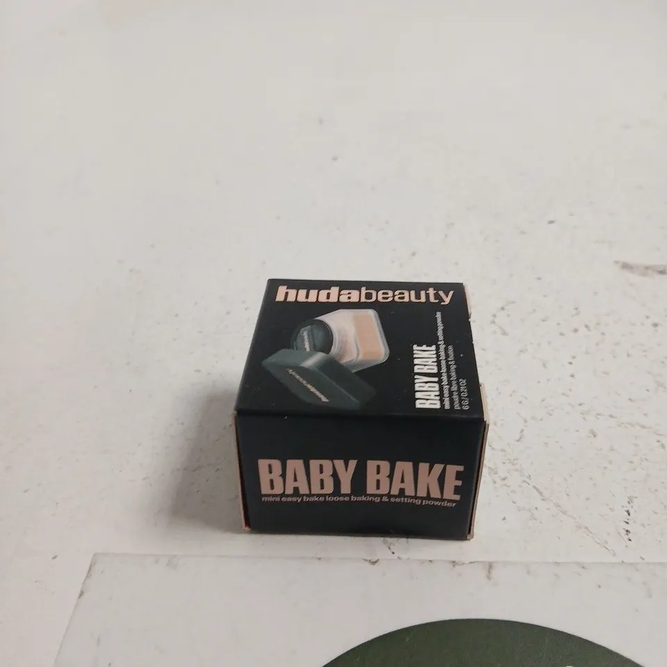 HUDA BEAUTY BABY BAKE MINI LOOSE SETTING POWDER – BOXED