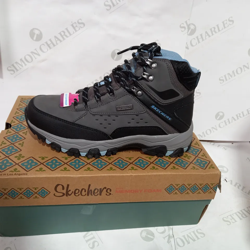 BOXED PAIR OF SKECHERS CHARCOAL HIKING BOOTS - SIZE 5