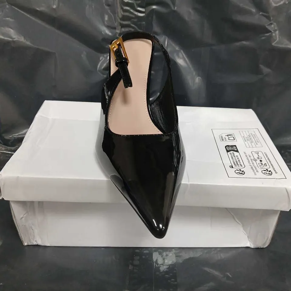 BOXED PAIR OF UNBRANDED POINTED TOE LOW HEEL SLINGBACK SHOES IN BLACK SIZE EU 39