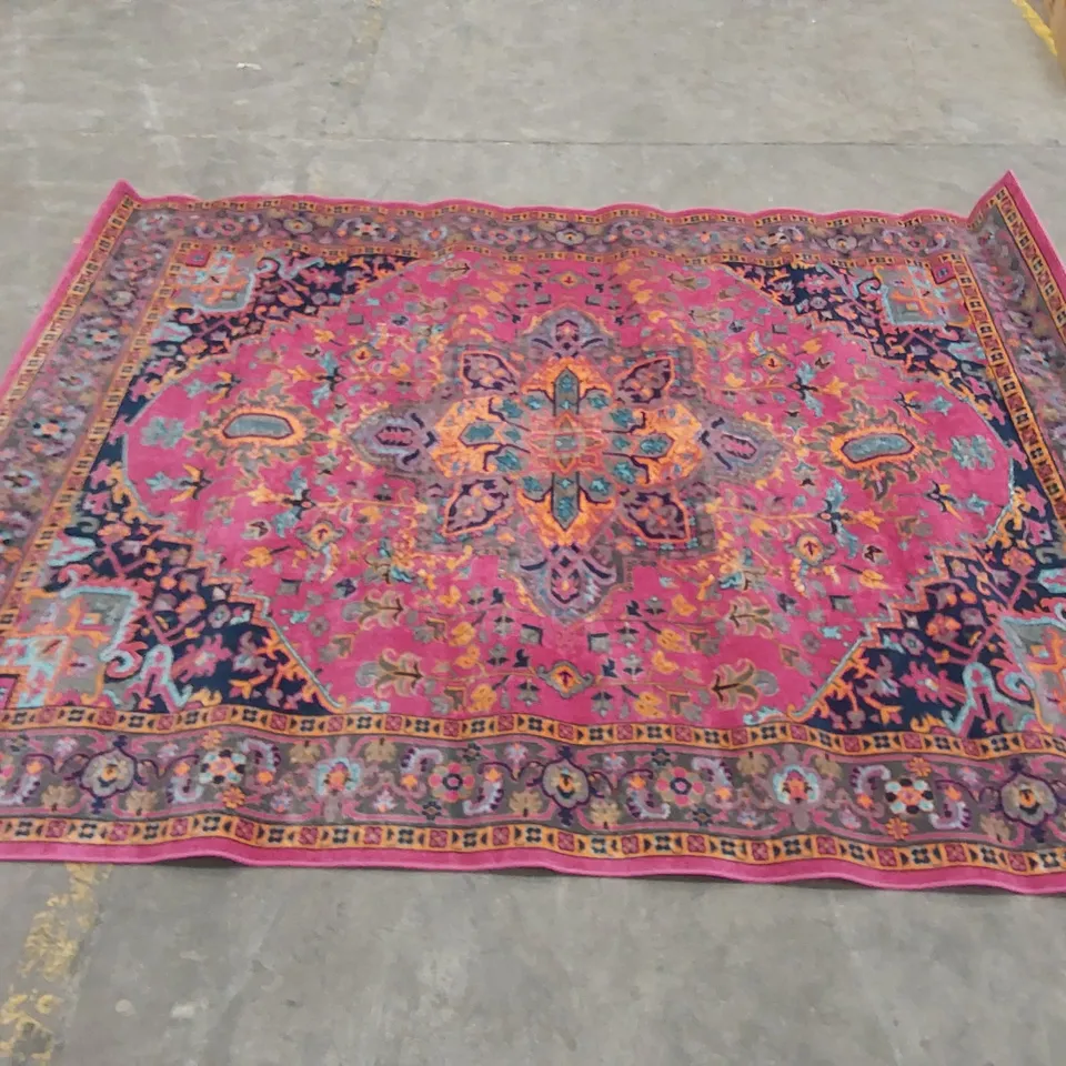 ALEC FUCHSIA RECTANGULAR RUG // SIZE: 232 X 293cm