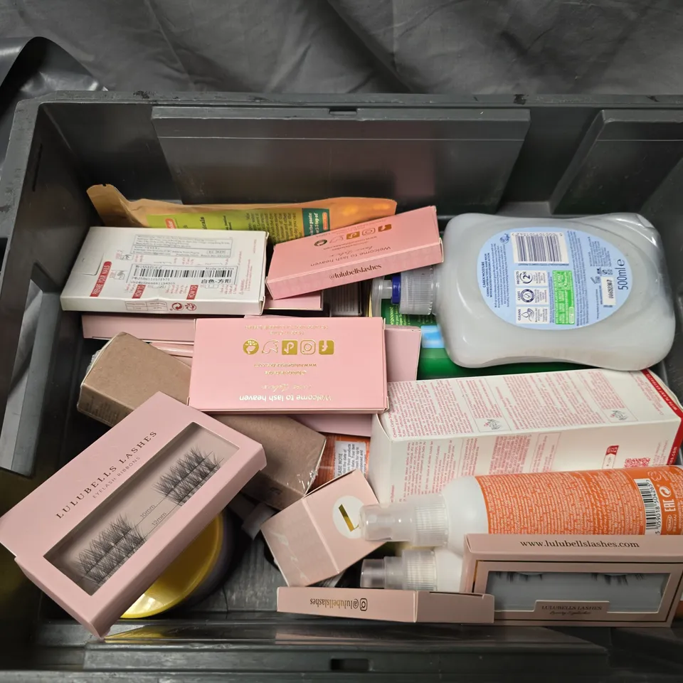 ASSORTED HEALTH & BEAUTY COSMETICS & ACCESSORIES: LULUBELLS LASHES, NECK GLORY SERUM, MAGIC LUXURY BODY OIL, LED MAKE-UP MIRROR
