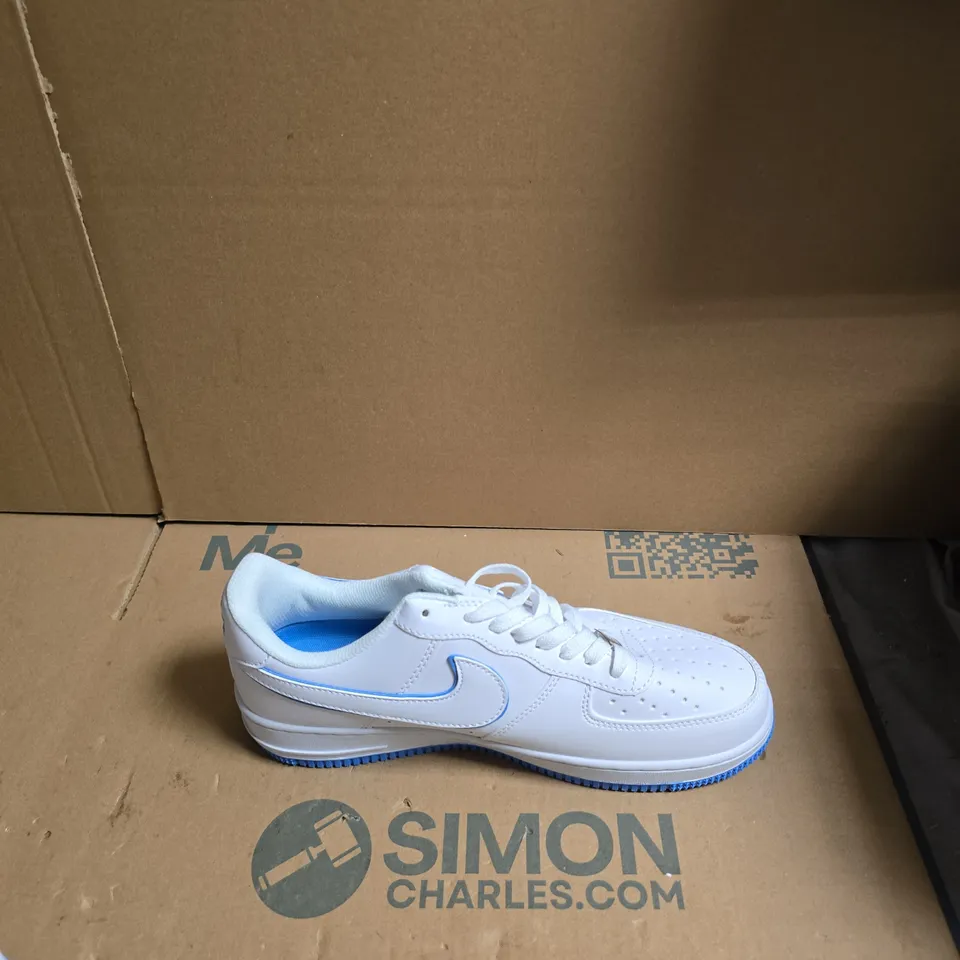 NIKE AIR WHITE TRAINERS WITH BLUE OUTSOLE - UK SIZE 9 