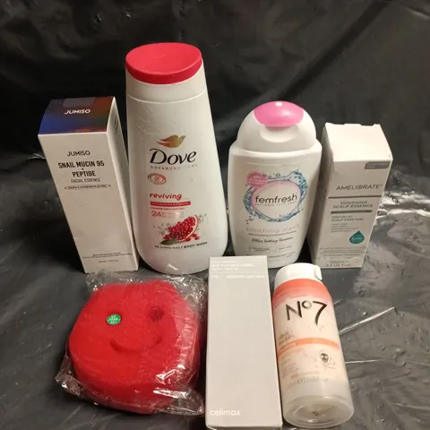APPROXIMATELY 15 ASSORTED HEALTH & BEAUTY PRODUCTS TO INCLUDE NO7 HYDRATION MASK, DOVE BODY WASH, FEM FRESH SOOTHING WASH ETC