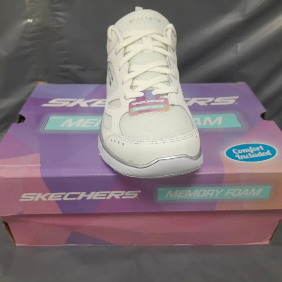 BOXED PAIR OF SKECHERS MEMORY FOAM TRAINERS IN WHITE UK SIZE 6