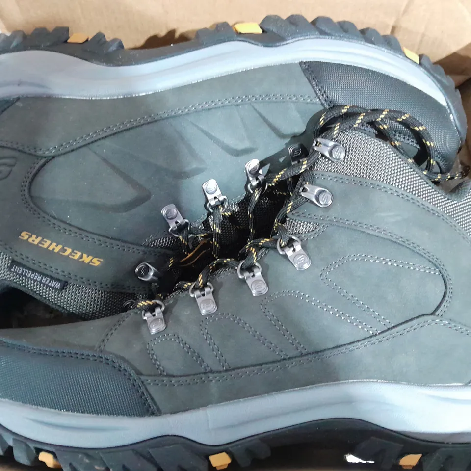 MENS SKECHERS HIKING BOOTS SIZE 10 