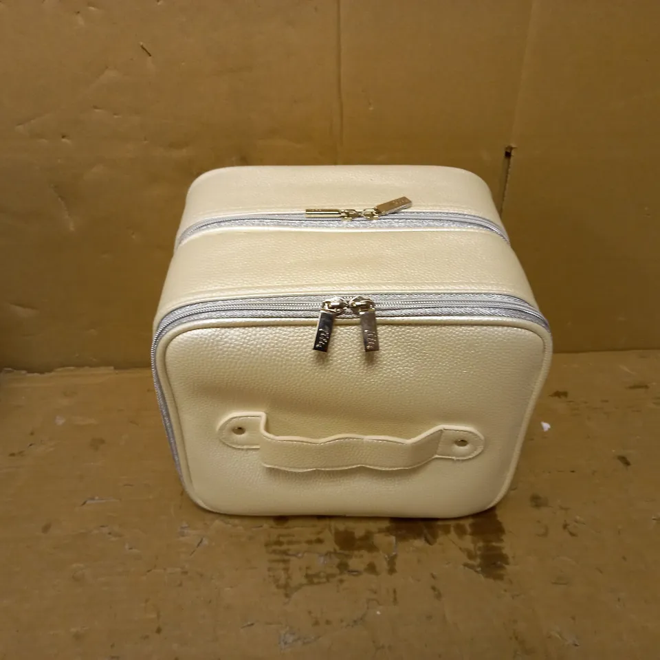 TILI CARRY CASE