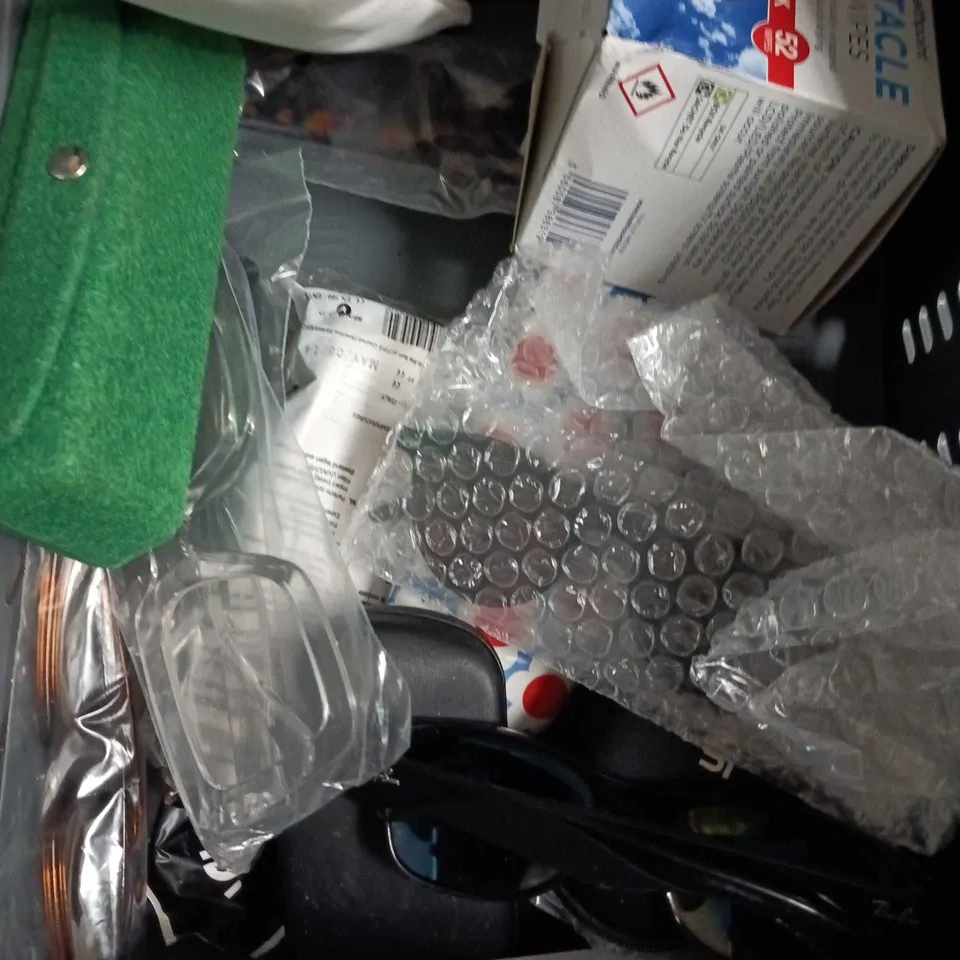 APPROXIMATELY 15 ASSORTED GLASSES/SUNGLASSES IN VARIOUS DESIGNS 