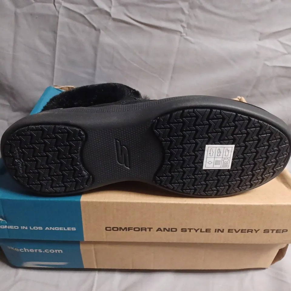 BOXED PAIR OF SKECHERS BLACK FUR-LINED ANKLE BOOTS - UK SIZE 5.5