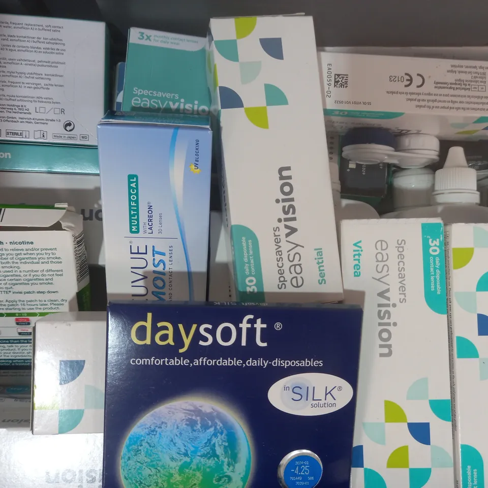 APPROXIMATELY 20 ASSORTED HOUSEHOLD ITEMS TO INCLUDE ACUVUE MOIST CONTACT LENSES, ACUVUE OASYS CONTACT LENSES, ETC