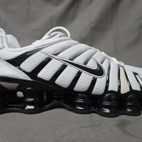 BOXED PAIR OF NIKE SHOX TL SHOES IN WHITE/BLACK/SILVER UK SIZE 10