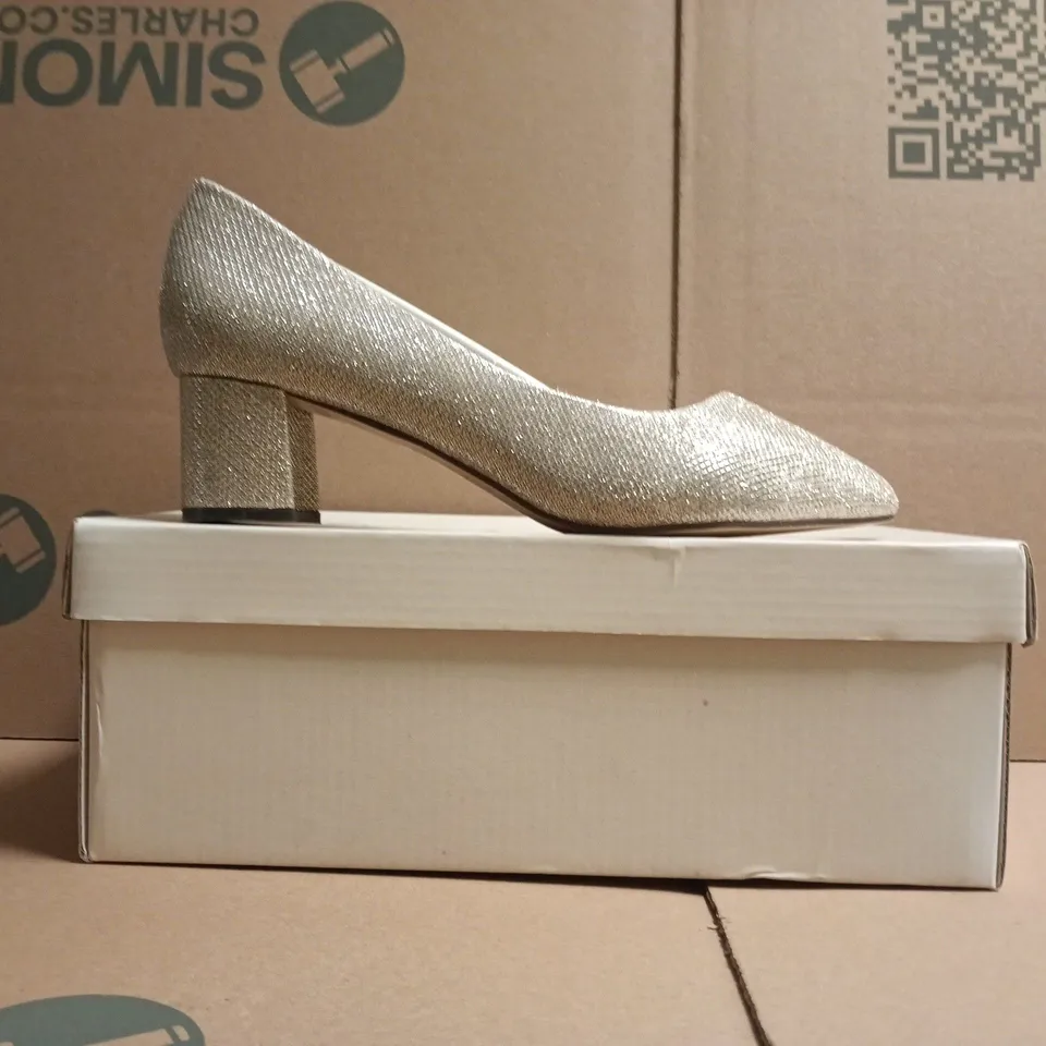 BOXED PAIR OF PARADOX LONDON PINK LUCILE WIDE FIT BLOCK HEEL SHOES IN CHAMPAGNE GLITTER MESH SIZE EU 38