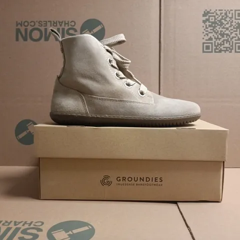 BOXED PAIR OF GROUNDIES SALZBURG SHOES IN BEIGE SIZE UK 6
