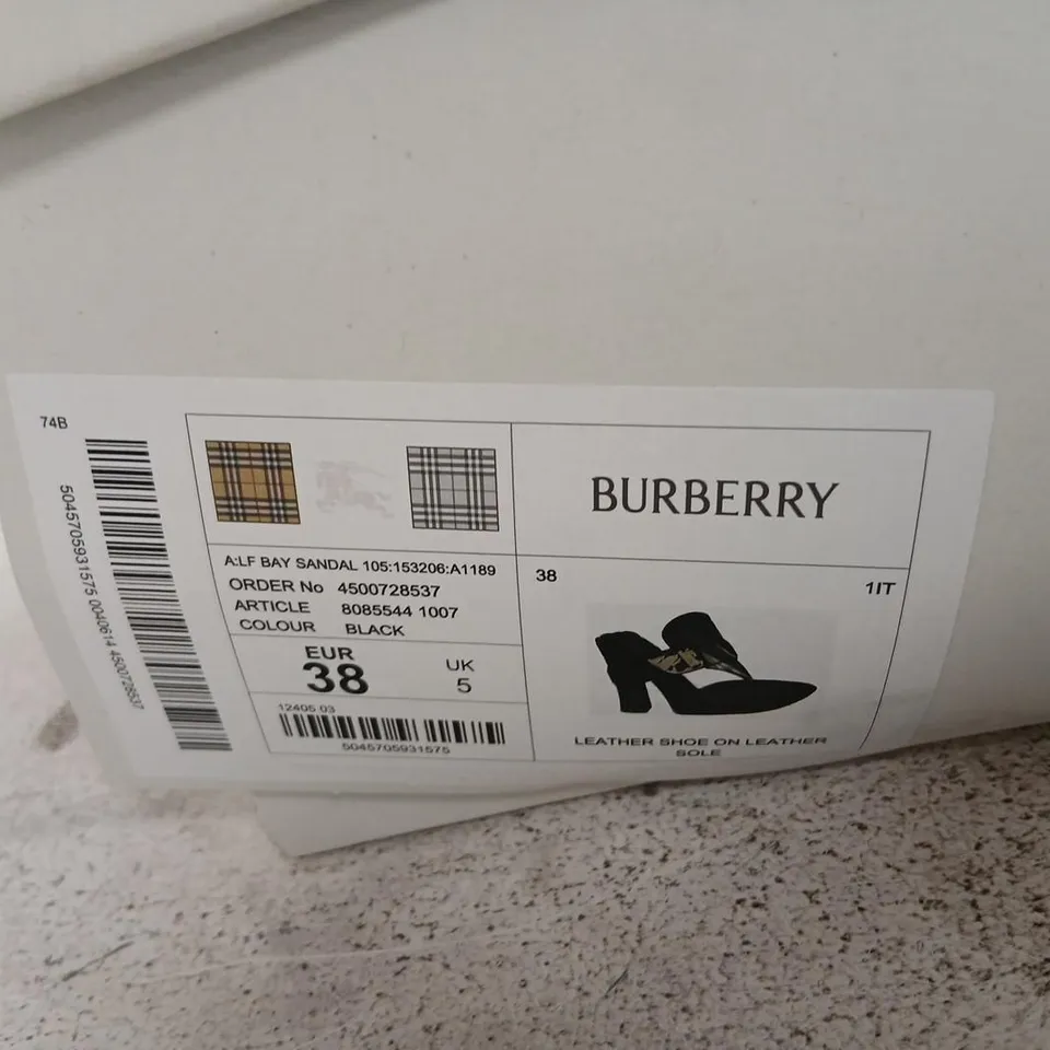 BURBERRY BLACK LEATHER BAY SANDAL – QUILTED FOOTBED, BUCKLE STRAP, UK 5 (EU 38)