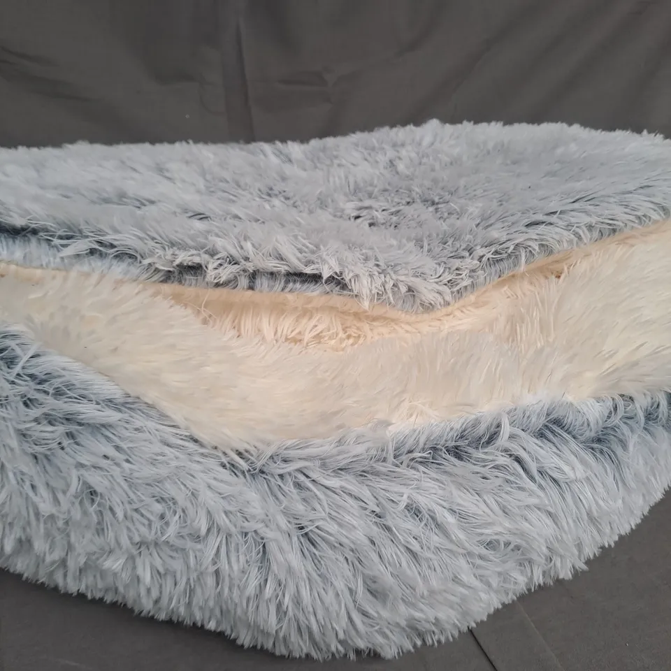 PET BED IN GREY WITH OPEN INSIDE 