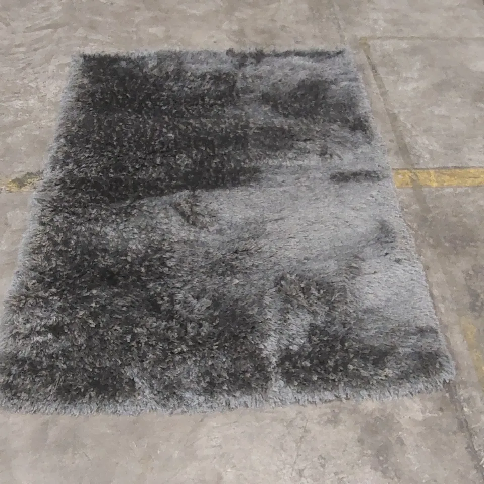 QUALITY DESIGNER RUG - APPROXIMATELY 170 x 125cm