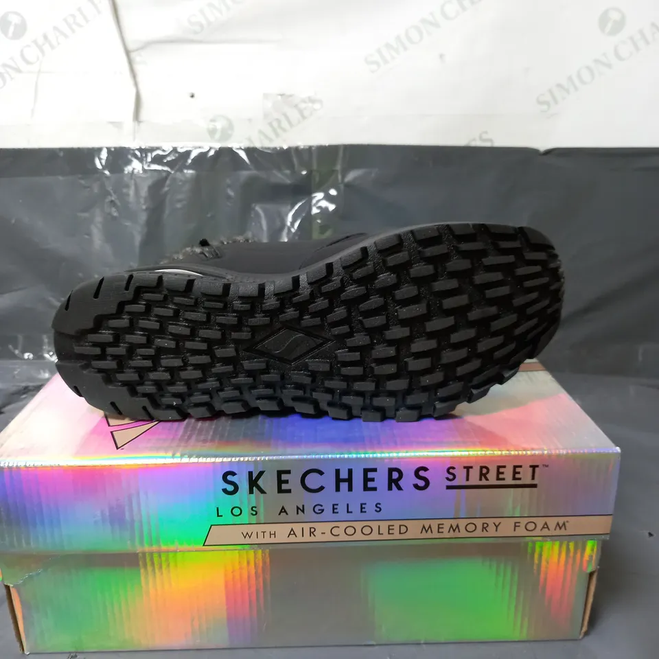 SKECHERS ANKLE BOOTS SIZE 6